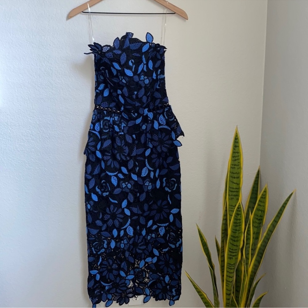Elliatt Blue Floral Lace Midi Dress - Picture 5 of 8
